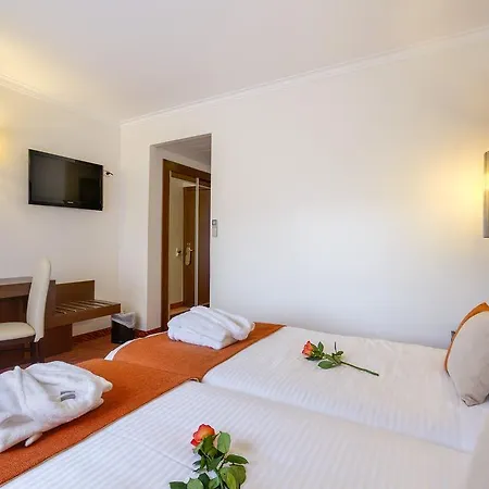 Отель Avenida De 3*