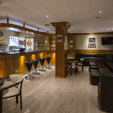 Avenida De Отель