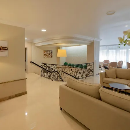 Avenida De Hotell 3*